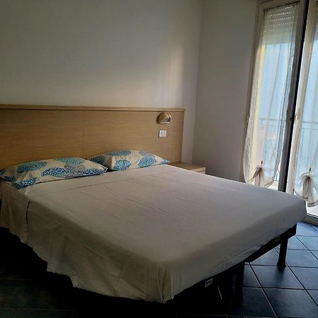 Residence Desiree Римини Екстериор снимка